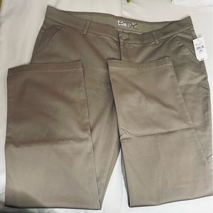 Lee Chinos NWT